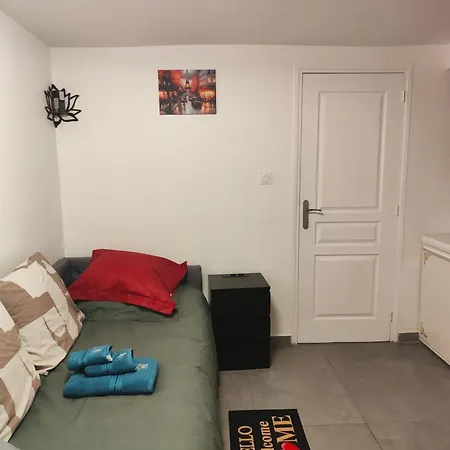 Urban Nest 10 Apartment