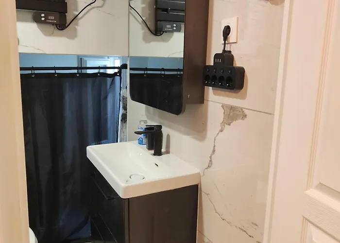 Urban Nest 10 *
