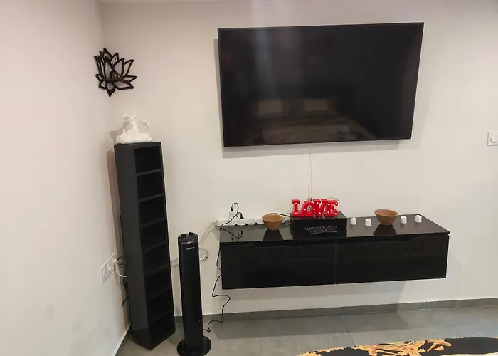 Urban Nest 10 *